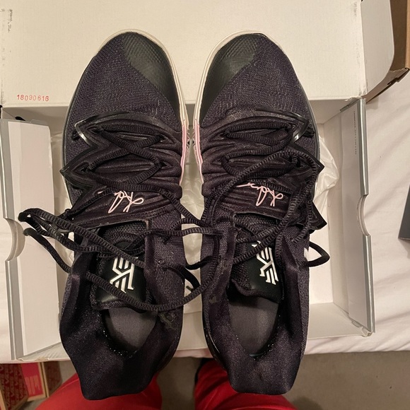 Kyrie 5 - Picture 3 of 4